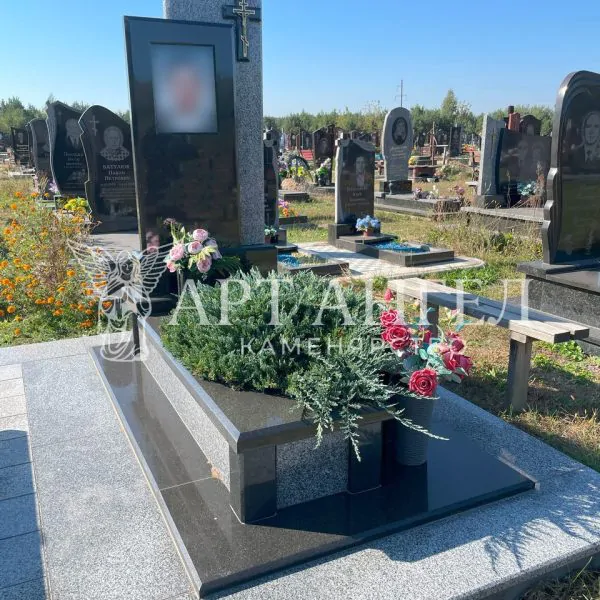 Одинарний пам'ятник 23