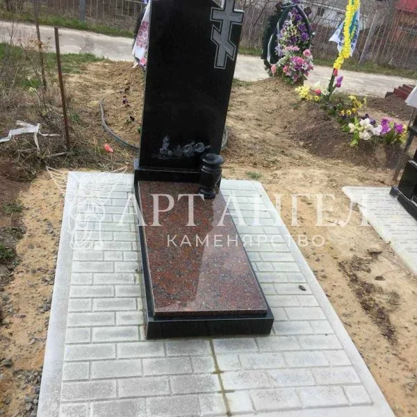 Одинарний пам'ятник 2
