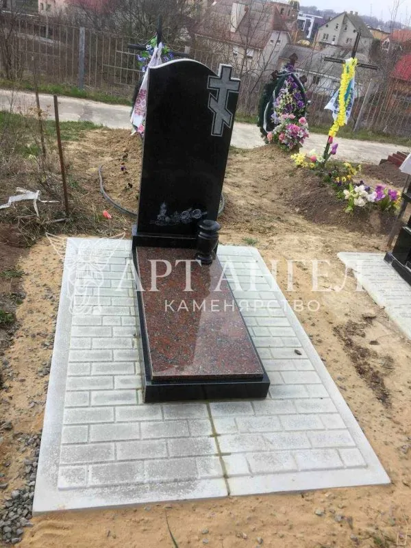 Одинарний пам'ятник 2