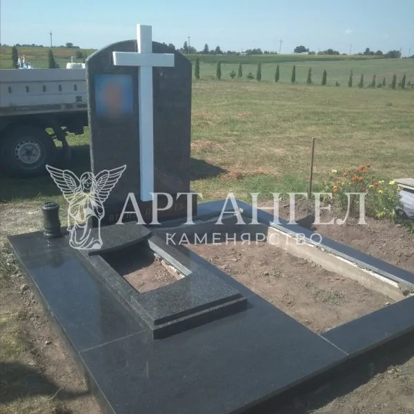 Подвійний пам'ятник 7