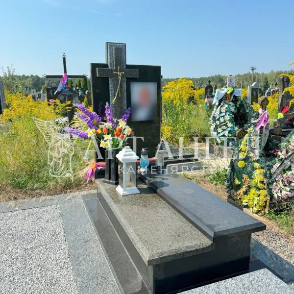 Одинарний пам'ятник 29