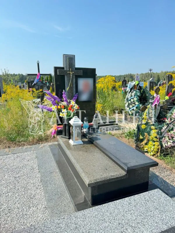 Одинарний пам'ятник 29