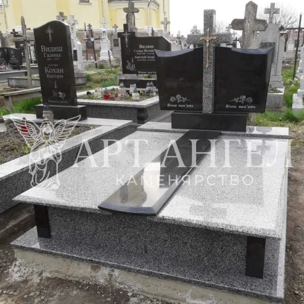 Подвійний пам'ятник 14