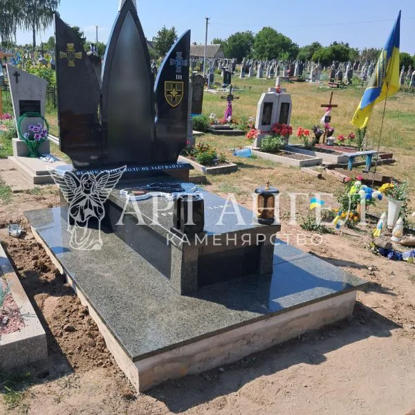 Військовий пам'ятник 14