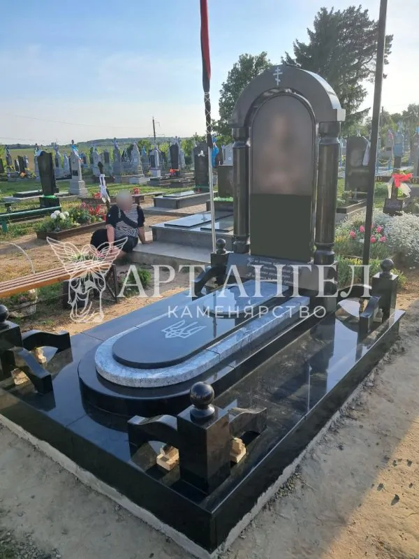 Військовий пам'ятник 7