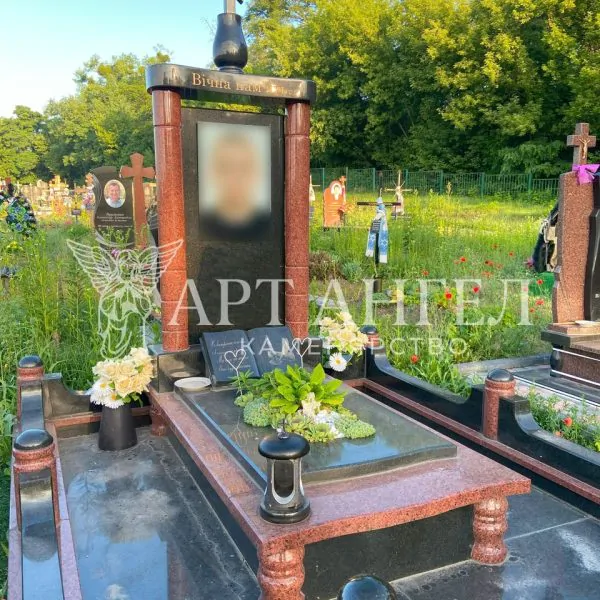 Одинарний пам'ятник 28