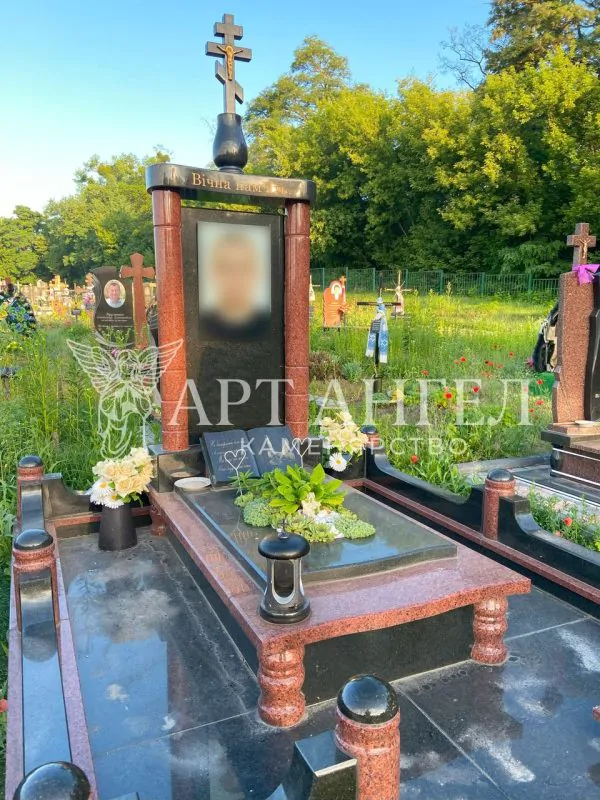 Одинарний пам'ятник 28