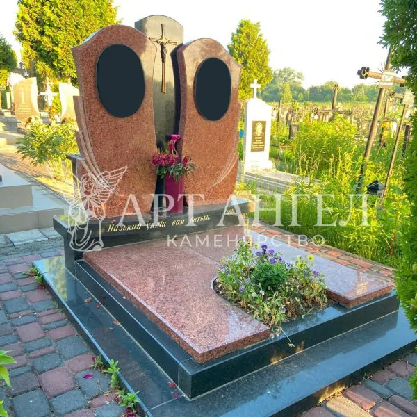 Подвійний пам'ятник 30
