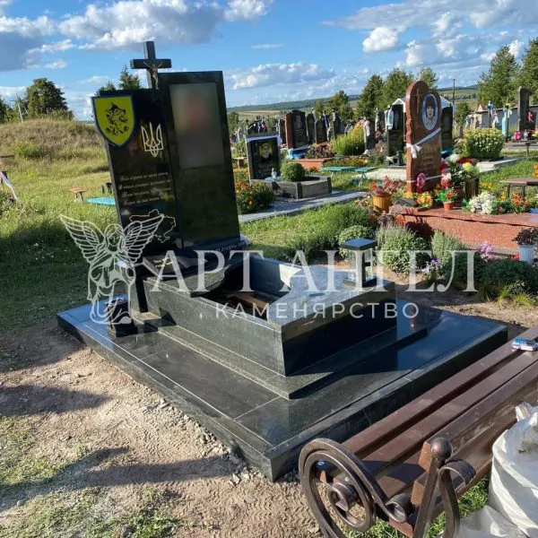 Військовий пам'ятник 17