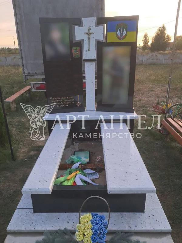 Військовий пам'ятник 6
