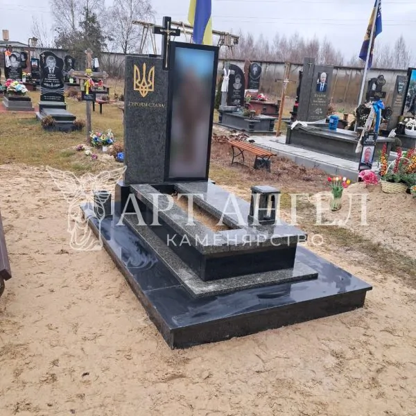 Військовий пам'ятник 10