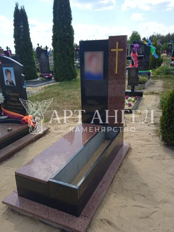 Одинарний пам'ятник 14