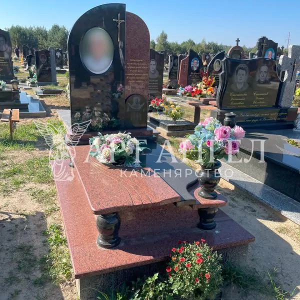 Одинарний пам'ятник 30