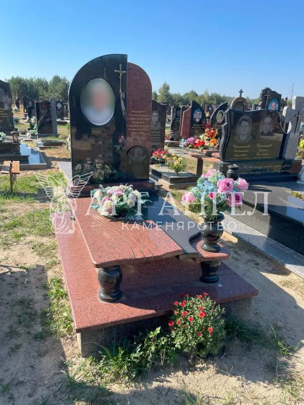Одинарний пам'ятник 30