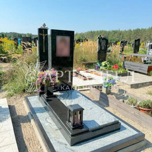 Одинарний пам'ятник 17
