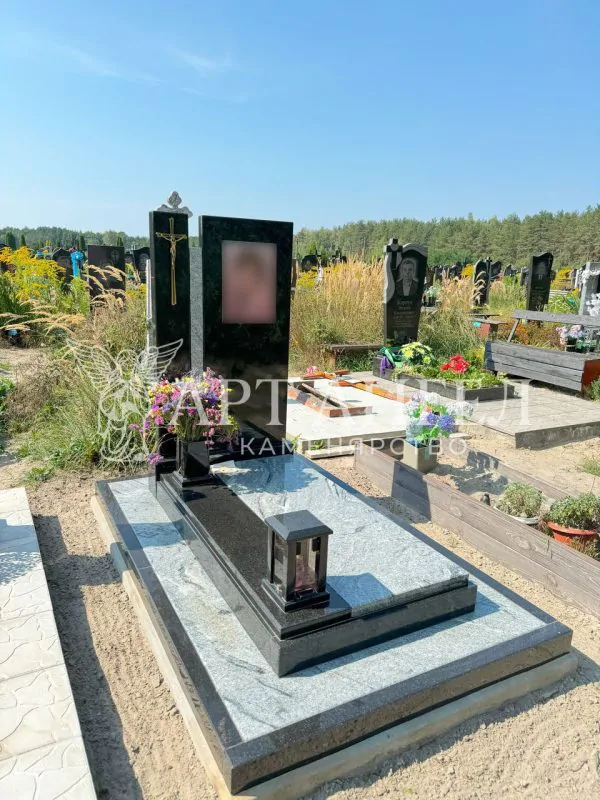 Одинарний пам'ятник 17