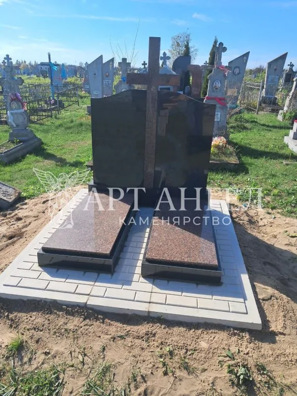 Подвійний пам'ятник 6