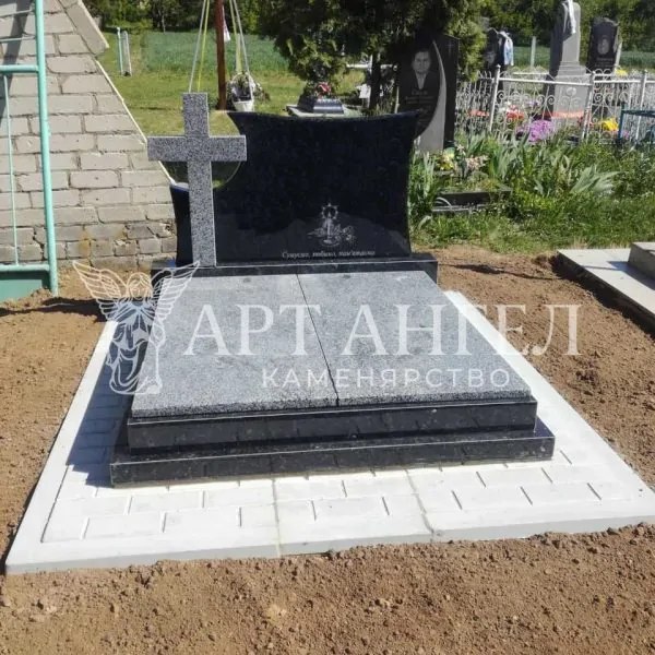 Подвійний пам'ятник 2