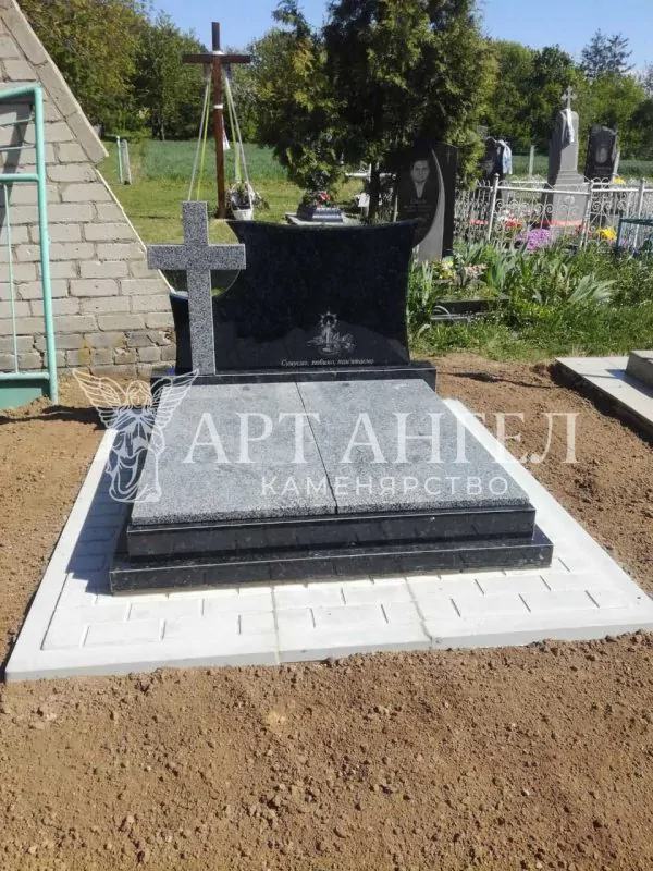 Подвійний пам'ятник 2