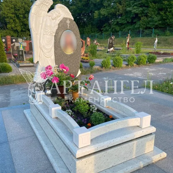 Одинарний пам'ятник 37