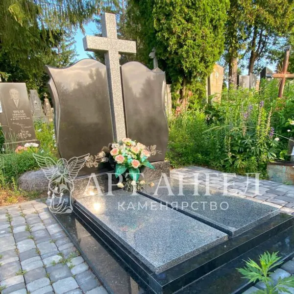 Подвійний пам'ятник 12