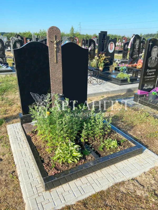 Подвійний пам'ятник 5