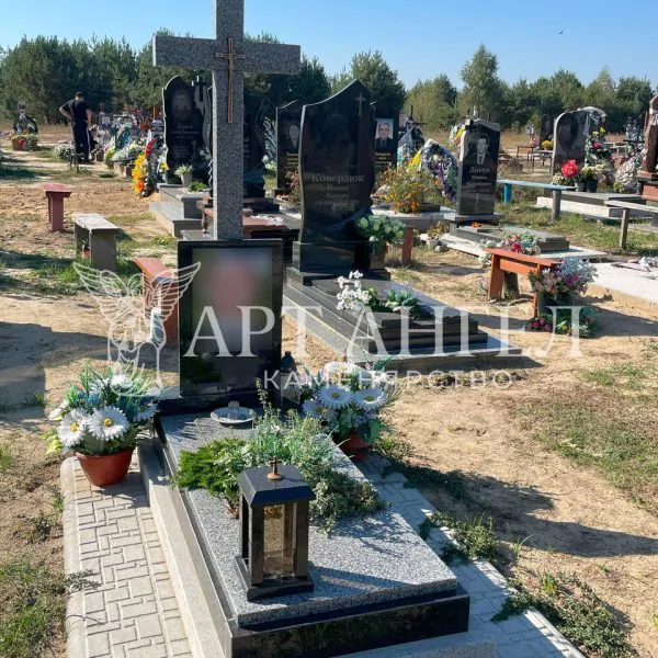 Одинарний пам'ятник 22