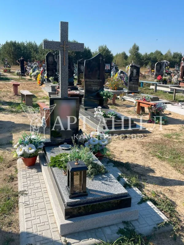 Одинарний пам'ятник 22