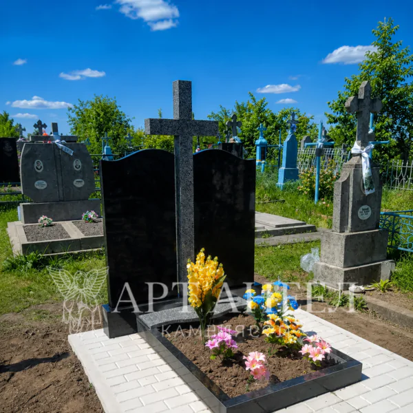 Подвійний пам'ятник 3