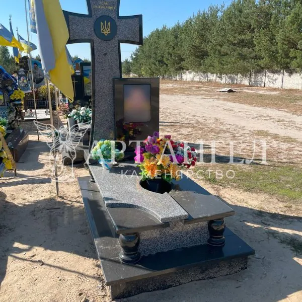 Військовий пам'ятник 37