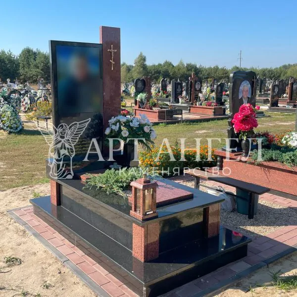 Одинарний пам'ятник 25