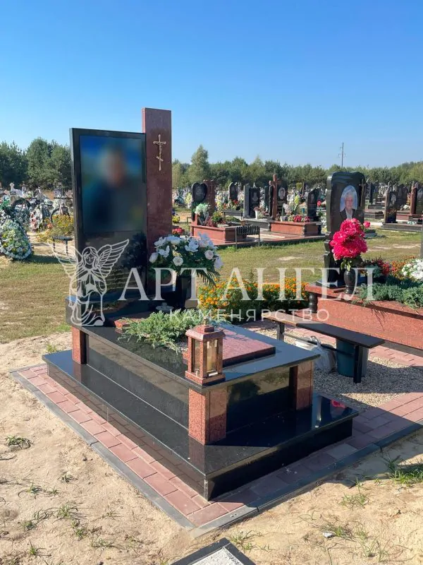 Одинарний пам'ятник 25