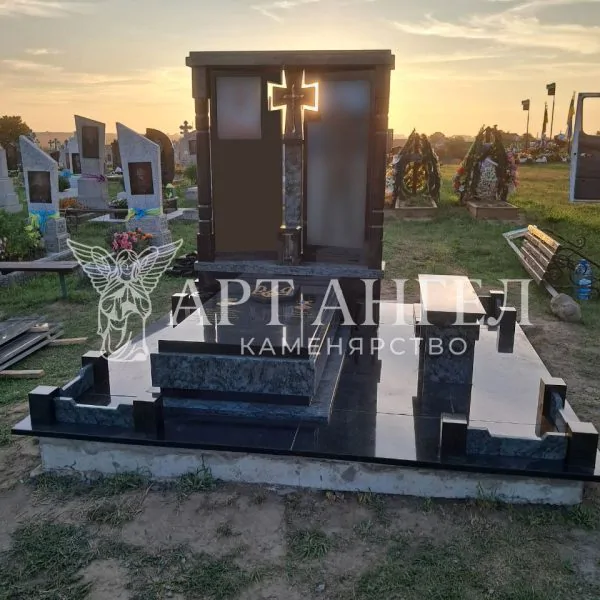 Військовий пам'ятник 8
