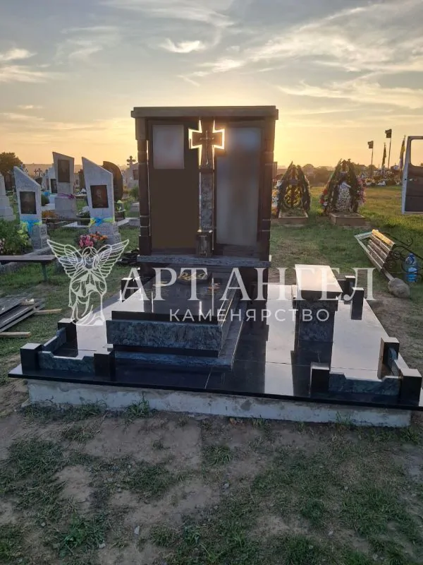 Військовий пам'ятник 8