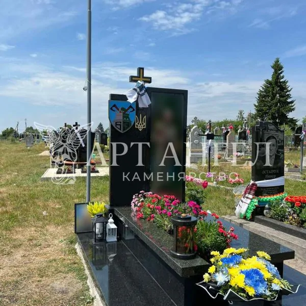 Військовий пам'ятник 13