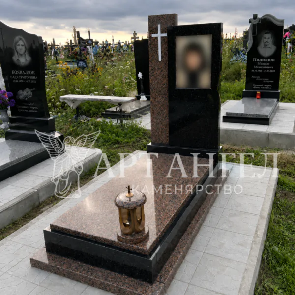 Одинарний пам'ятник 5