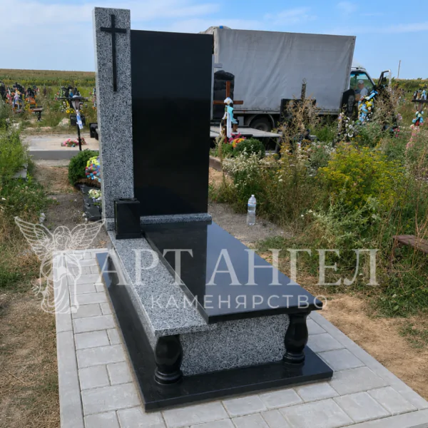 Одинарний пам'ятник 8