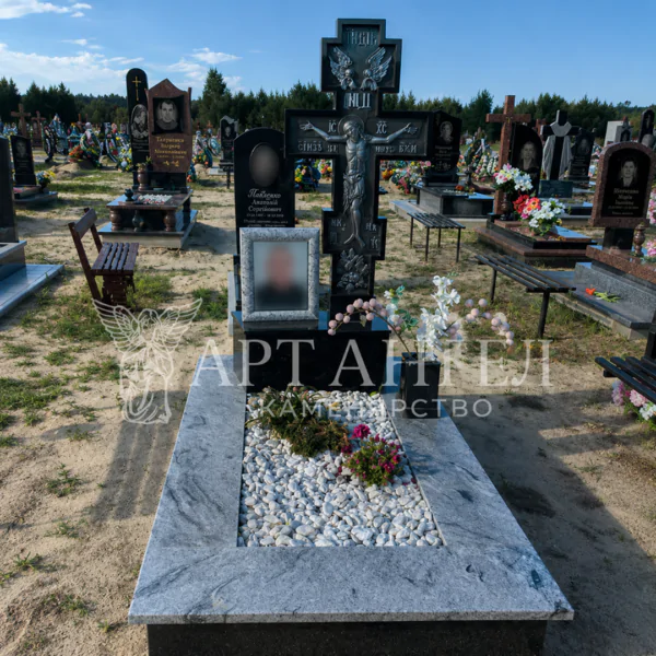Одинарний пам'ятник 24